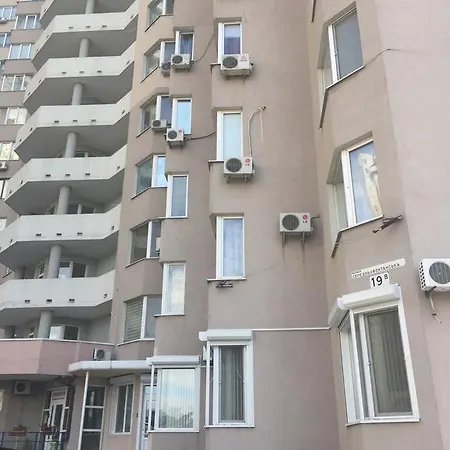 On Serednofontanska Street Апартаменты *